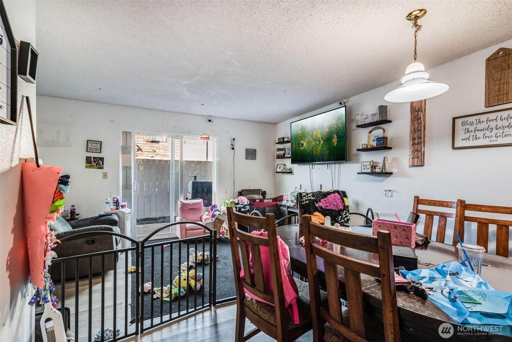 1602 Delaware Street Longview, WA 98632 - Photo 25 of 40 a group of people sitting in a living room