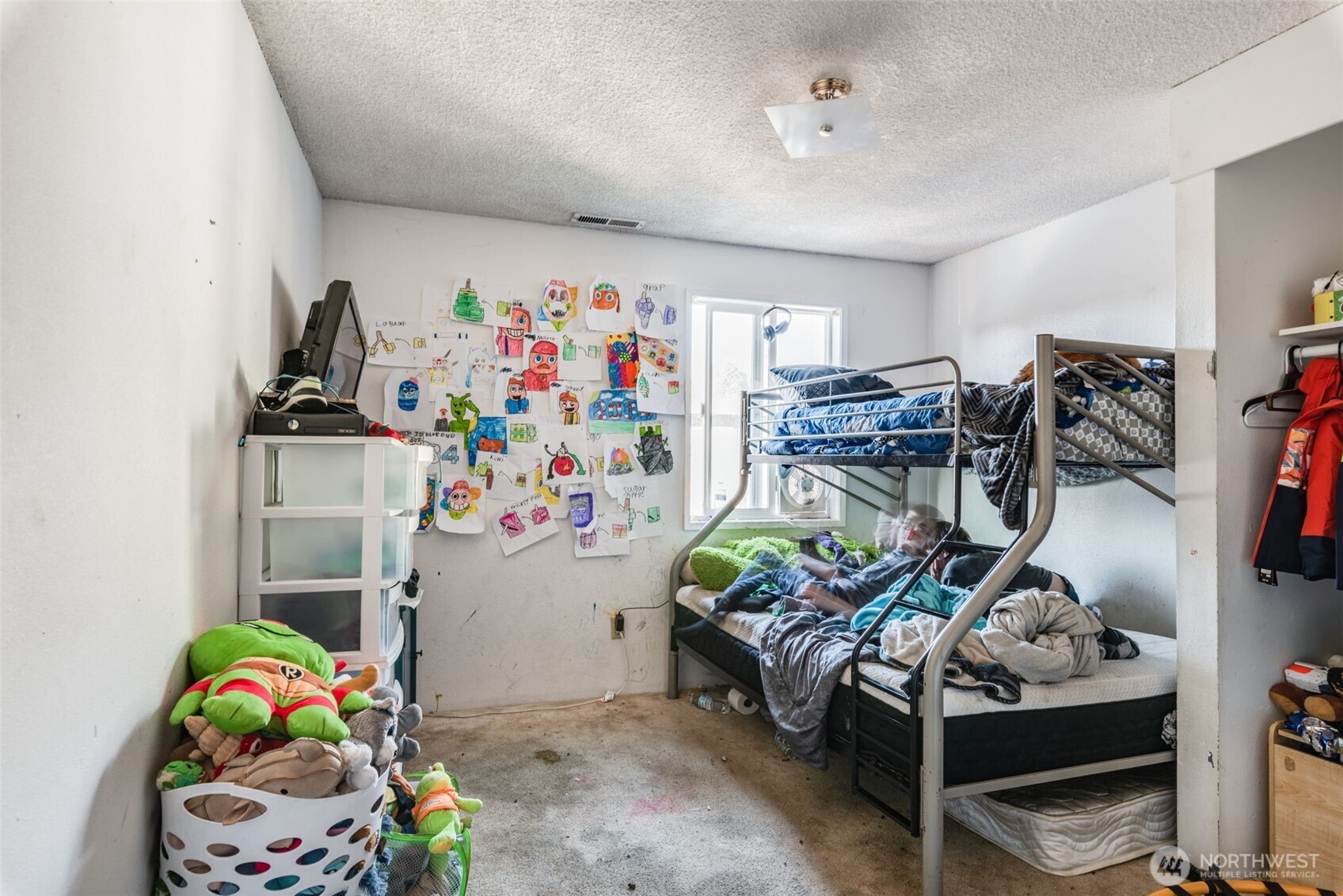 1602 Delaware Street Longview, WA 98632 - Photo 31 of 40 a view of a room with toys