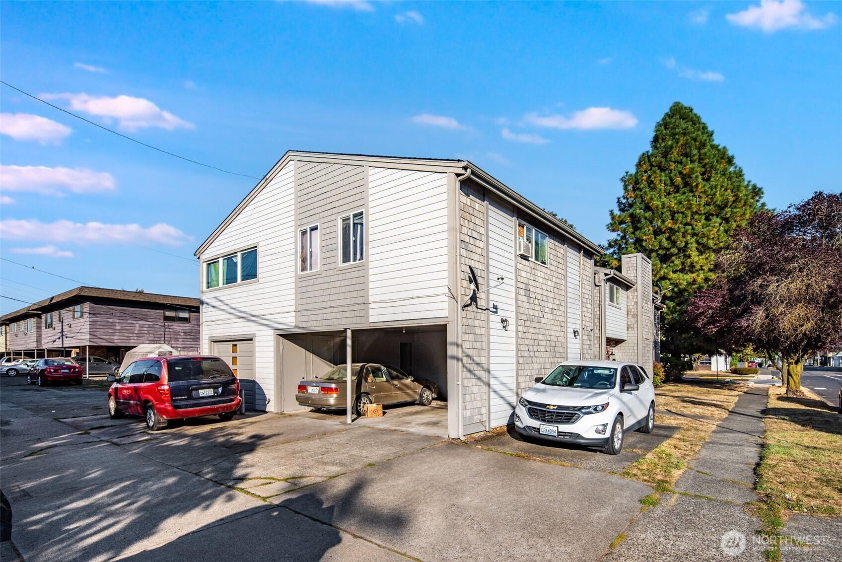 1602 Delaware Street Longview, WA 98632 - Photo 8 of 40 a view of a cars park in front of house