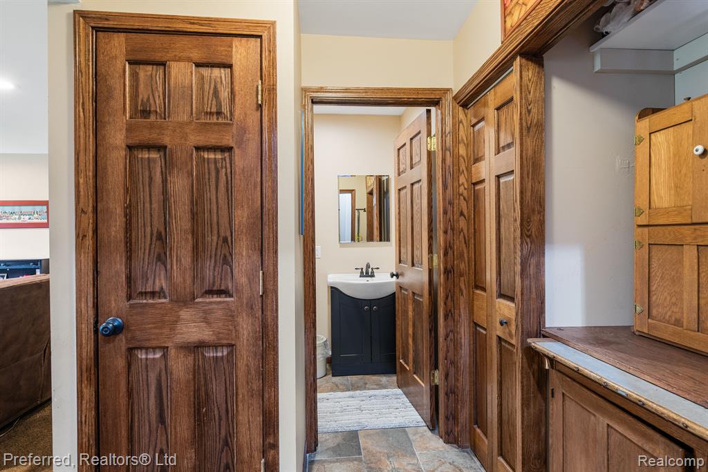 20931 Napier Road Northville, MI 48167 - Photo 27 of 32 Gallery Image 27