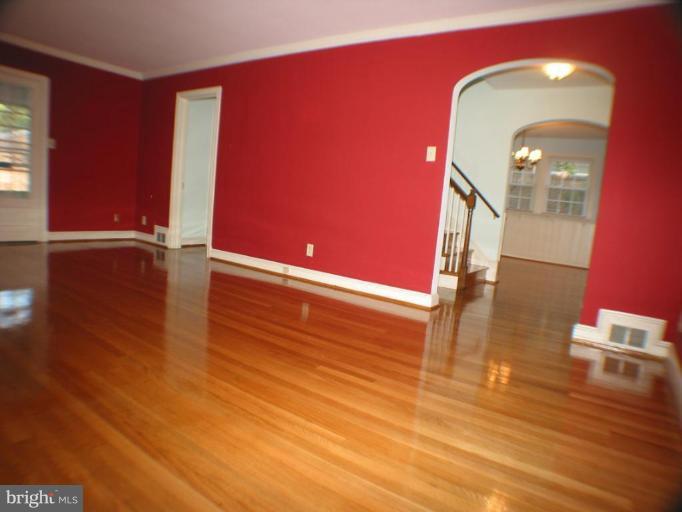 1631 Roxanna Road Northwest Washington, DC 20012 - Photo 23 of 30 Living Room
