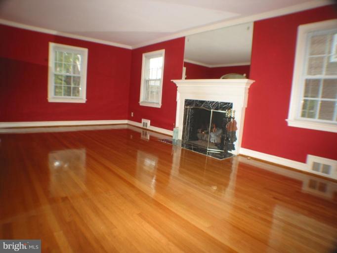 1631 Roxanna Road Northwest Washington, DC 20012 - Photo 7 of 30 Living Room #2