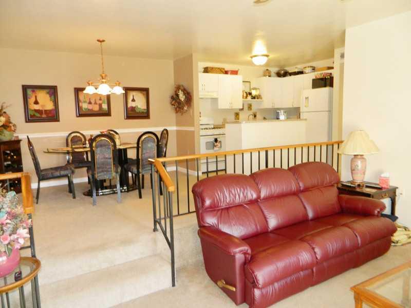 2401 Kenzie Road Pittsburgh, PA 15205 - Photo 13 of 25 Living Room.