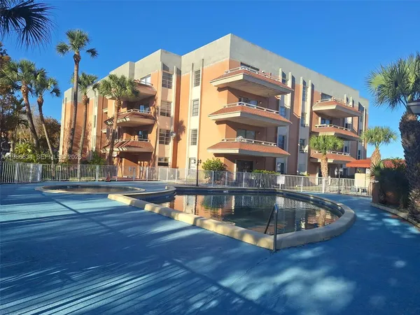 $2,100 | 17600 Northwest 68th Avenue, Unit B4009, Hialeah, FL 33015