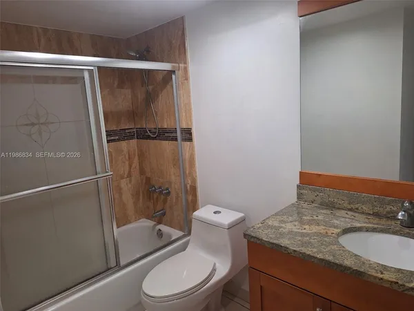$2,100 | 17600 Northwest 68th Avenue, Unit B4009, Hialeah, FL 33015