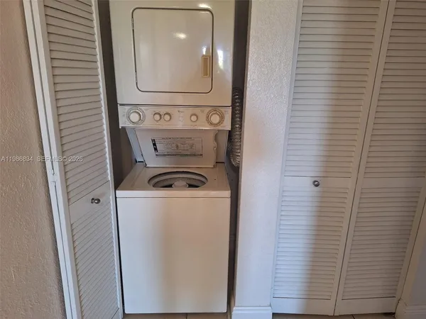 $2,100 | 17600 Northwest 68th Avenue, Unit B4009, Hialeah, FL 33015
