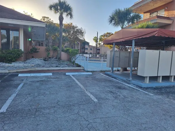 $2,100 | 17600 Northwest 68th Avenue, Unit B4009, Hialeah, FL 33015