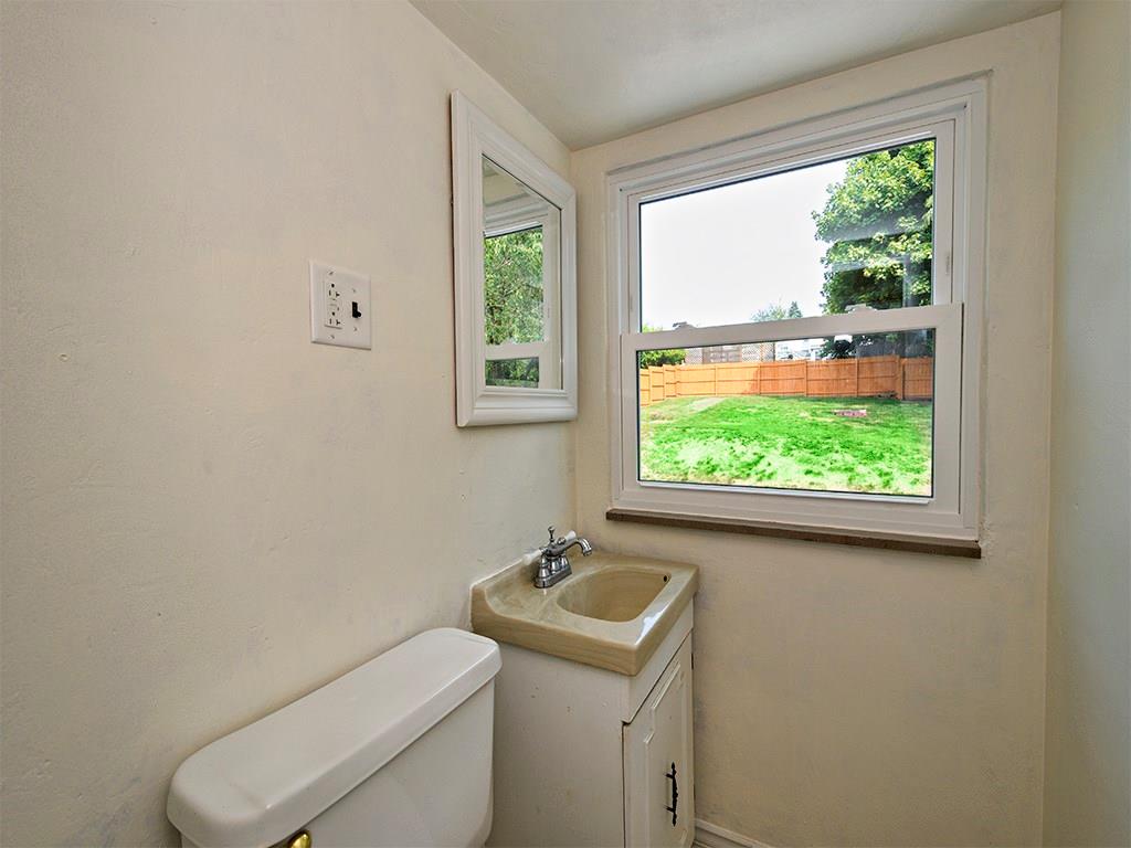 135 Harding Road Pittsburgh, PA 15229 - Photo 18 of 21 Gallery Image 18