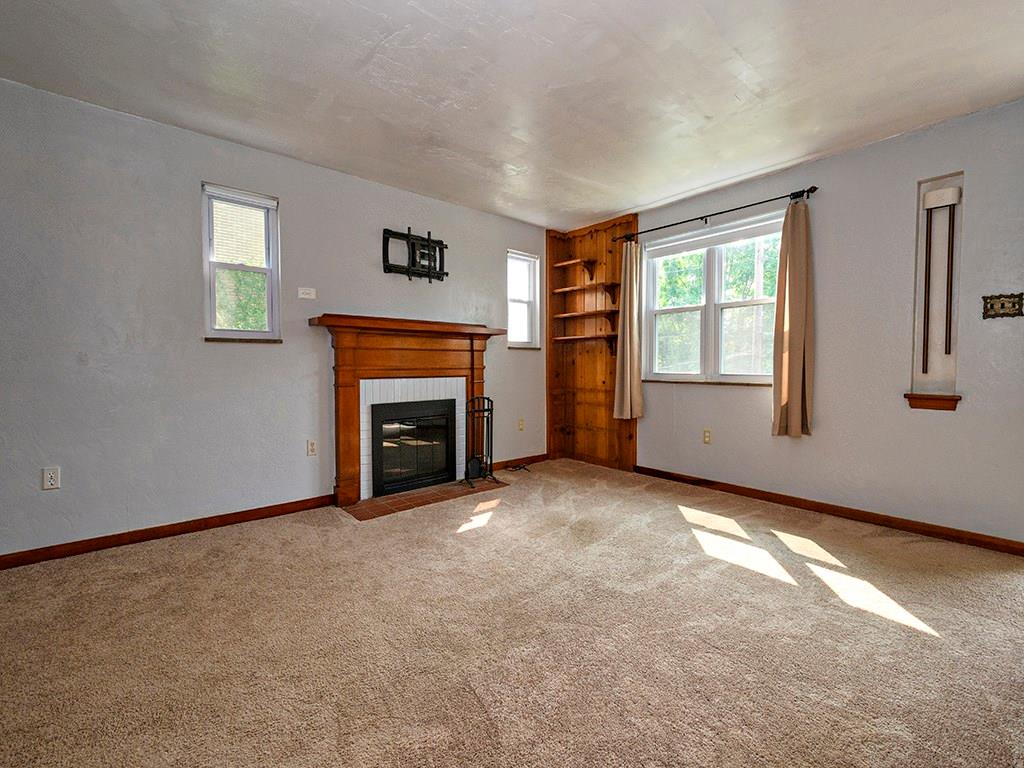 135 Harding Road Pittsburgh, PA 15229 - Photo 5 of 21 Gallery Image 5