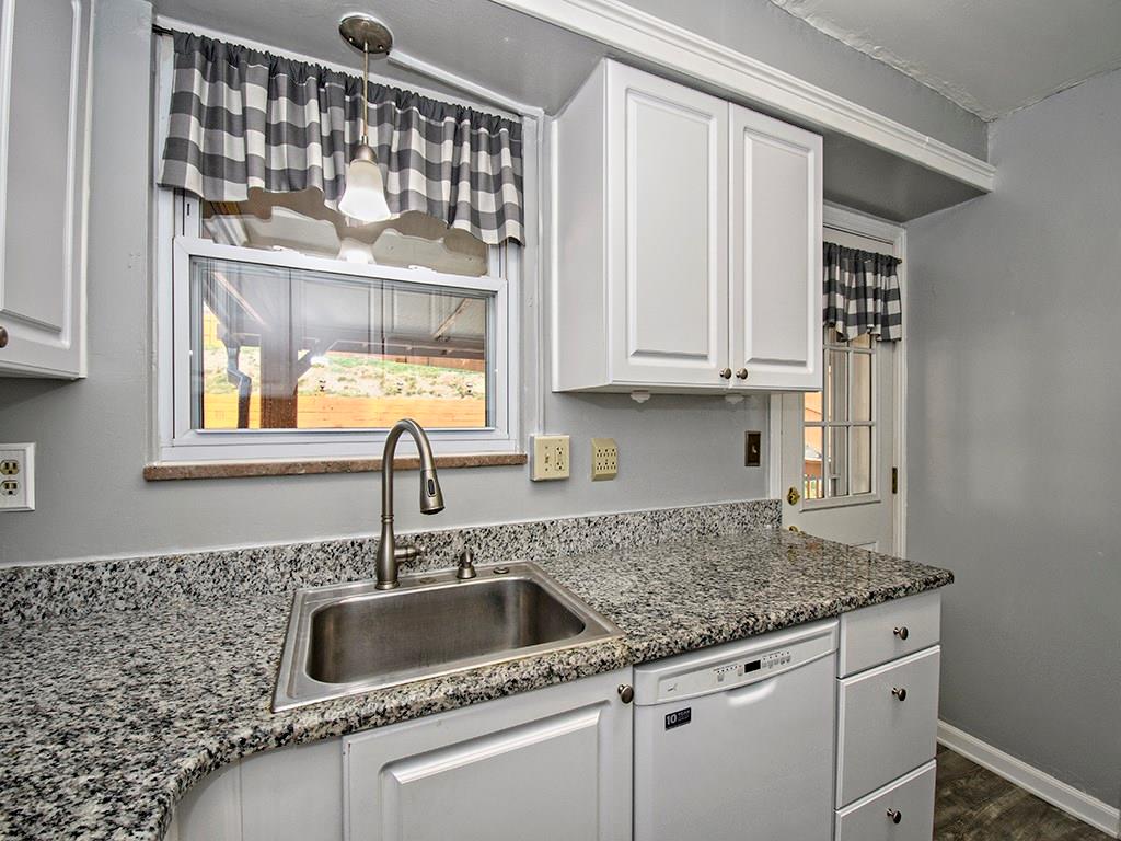 135 Harding Road Pittsburgh, PA 15229 - Photo 9 of 21 Gallery Image 9
