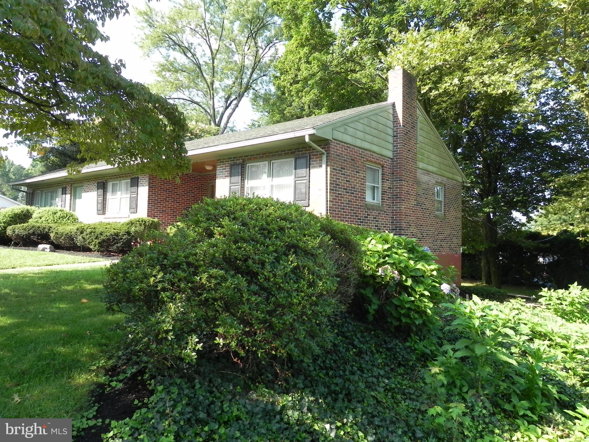 3014 Elm Road Reading, PA 19605 - Photo 8 of 32 Right Side