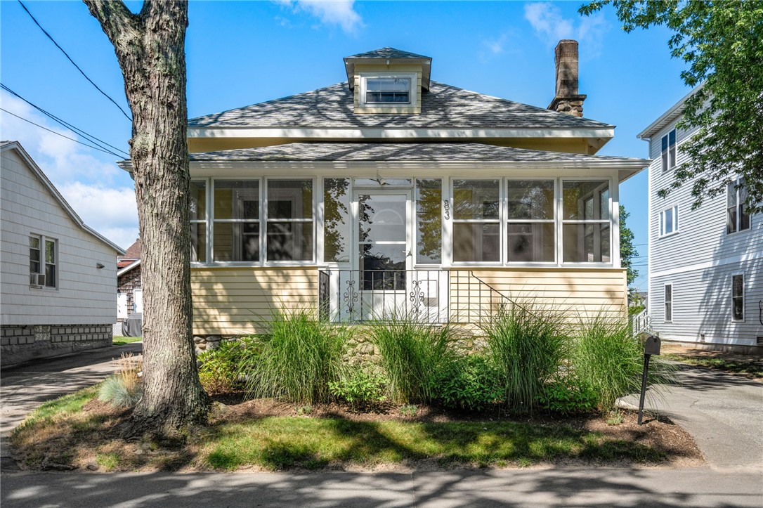 83 Spring Avenue Barrington, RI 02806 - Photo 2 of 25