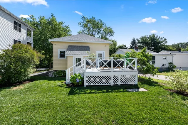 $3,200 | 83 Spring Avenue, Barrington, RI 02806
