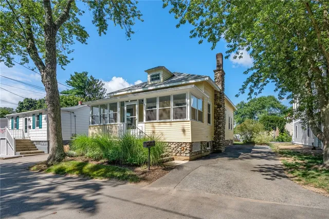 $3,200 | 83 Spring Avenue, Barrington, RI 02806