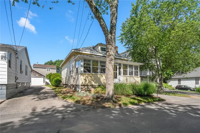 $3,200 | 83 Spring Avenue, Barrington, RI 02806