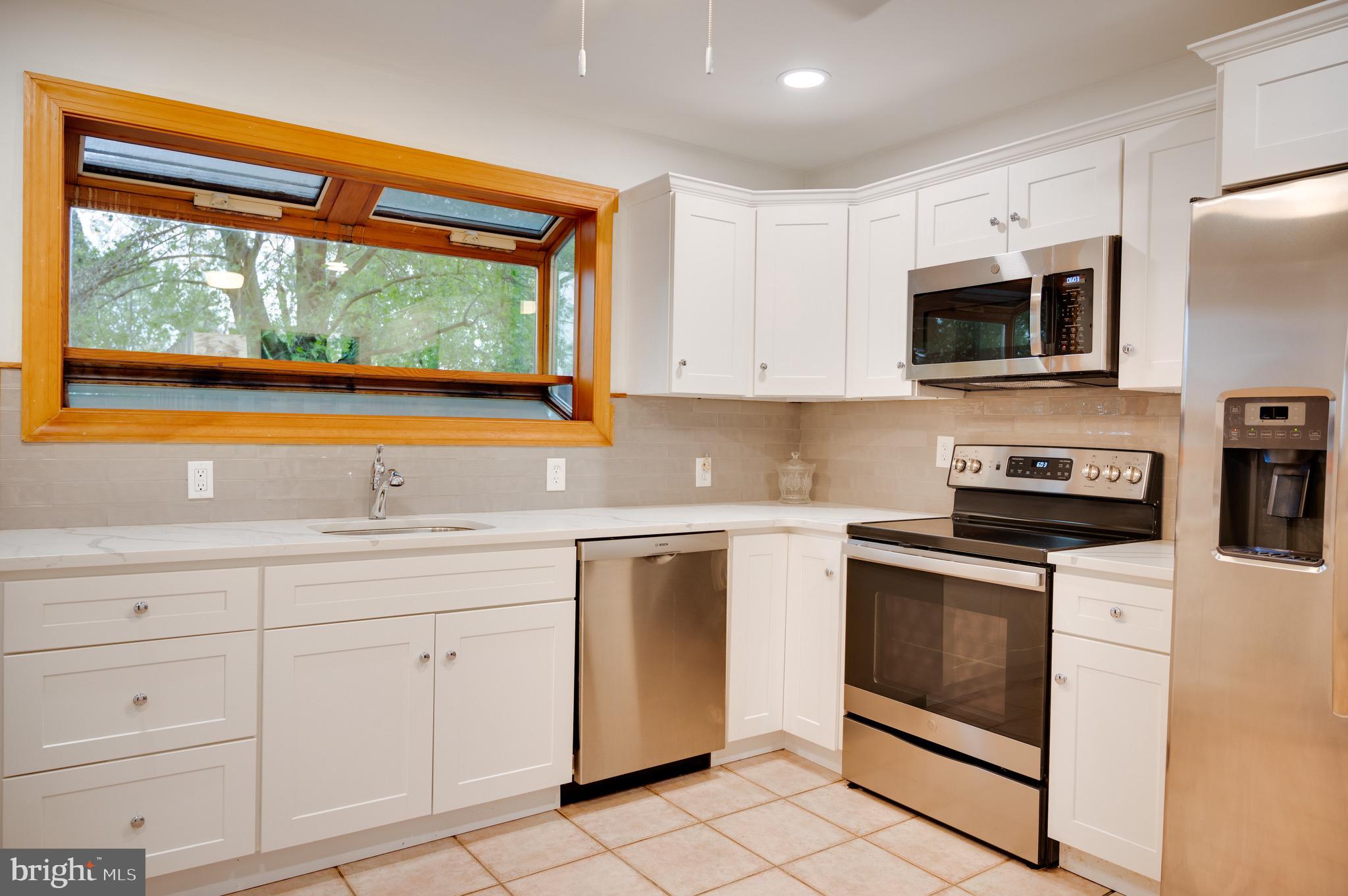 226 Ivy Road Beverly, NJ 08010 - Photo 6 of 24