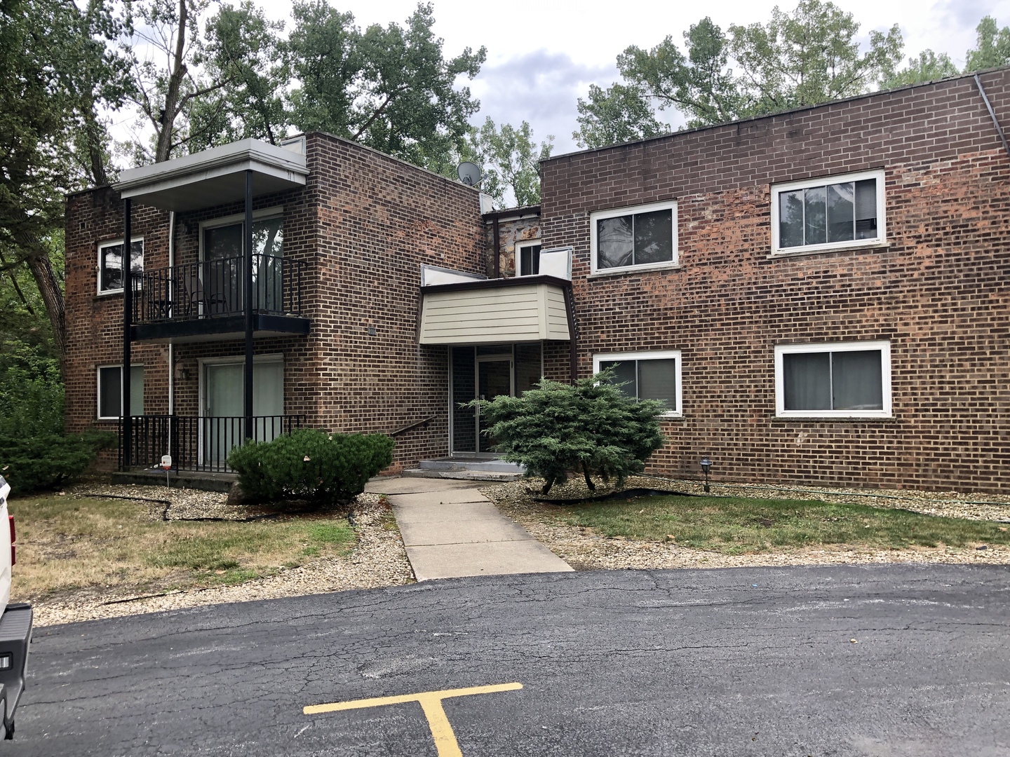 2807 Willow Road, Unit 107 Homewood, IL 60430 - Photo 1 of 10