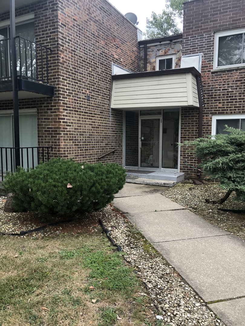 2807 Willow Road, Unit 107 Homewood, IL 60430 - Photo 2 of 10