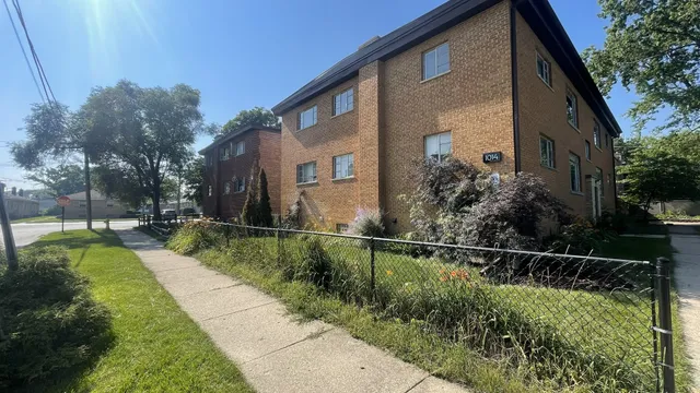 $1,600 | 1014 Edwards Street, Unit 1, Waukegan, IL 60085