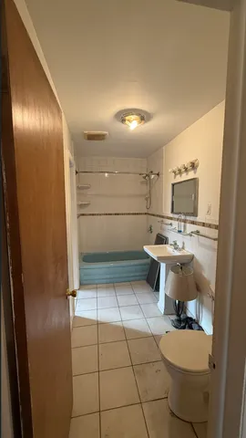 $1,600 | 1014 Edwards Street, Unit 1, Waukegan, IL 60085