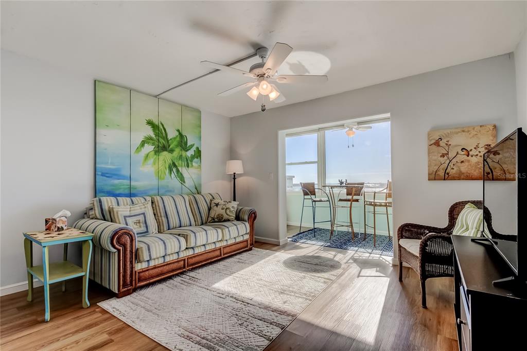 4775 Cove Circle, Unit 1105 St. Petersburg, FL 33708 - Photo 15 of 40 a living room with furniture and a lamp