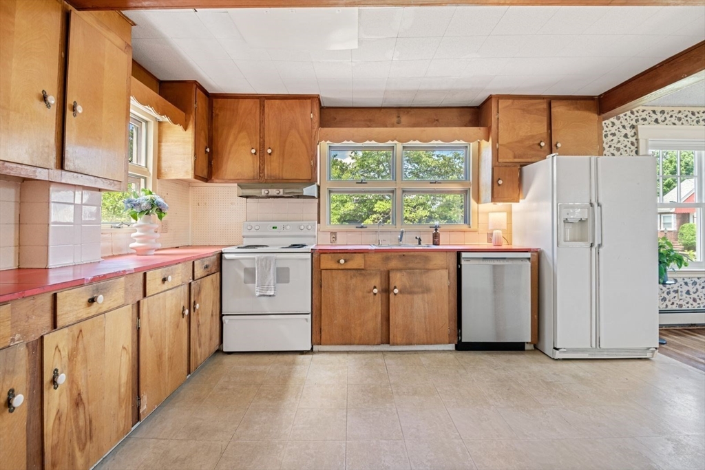 65 Narragansett Road Quincy, MA 02169 - Photo 9 of 31