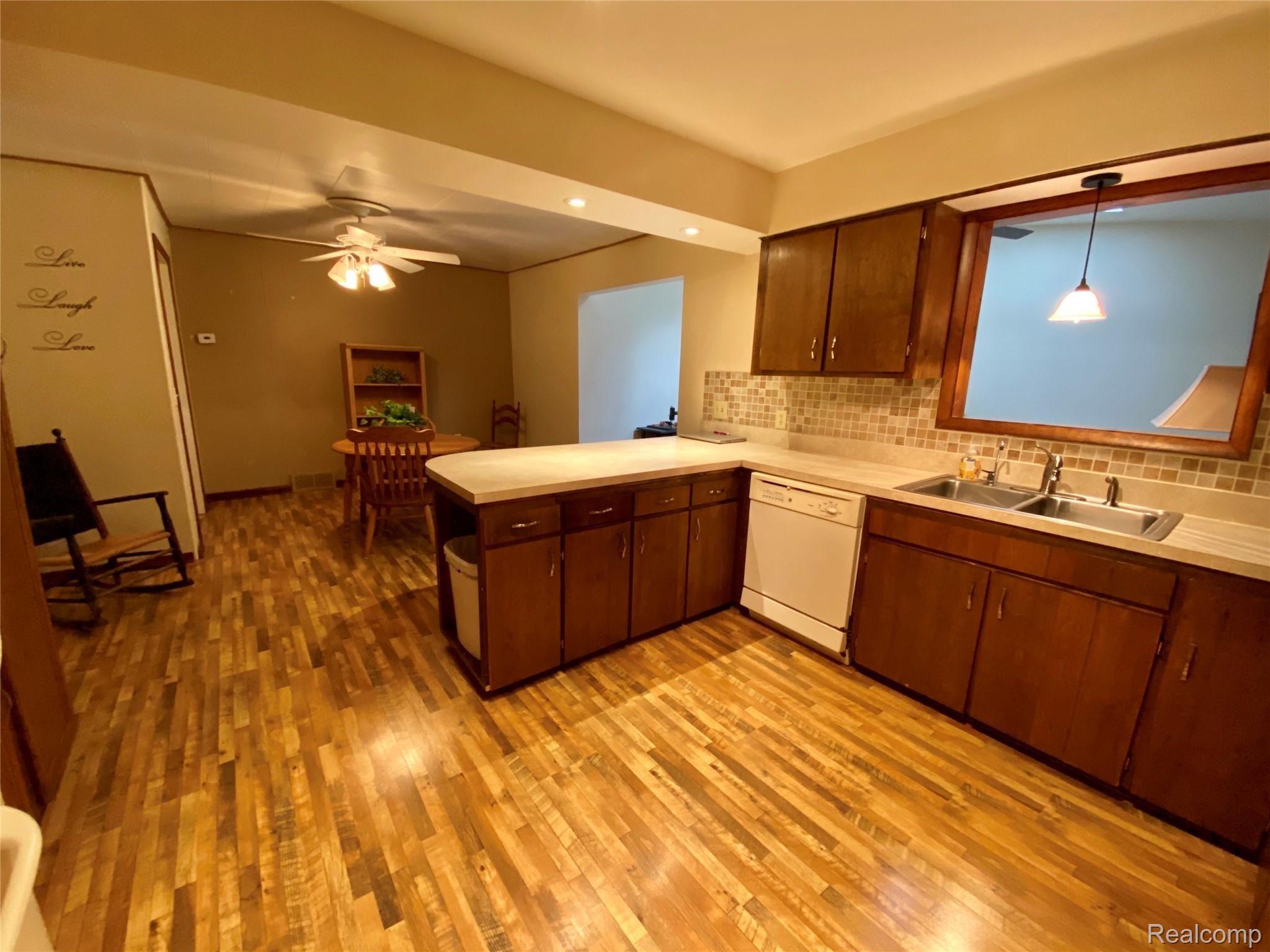 7091 East Carpenter Road Davison, MI 48423 - Photo 9 of 21 IMG_1888.JPG