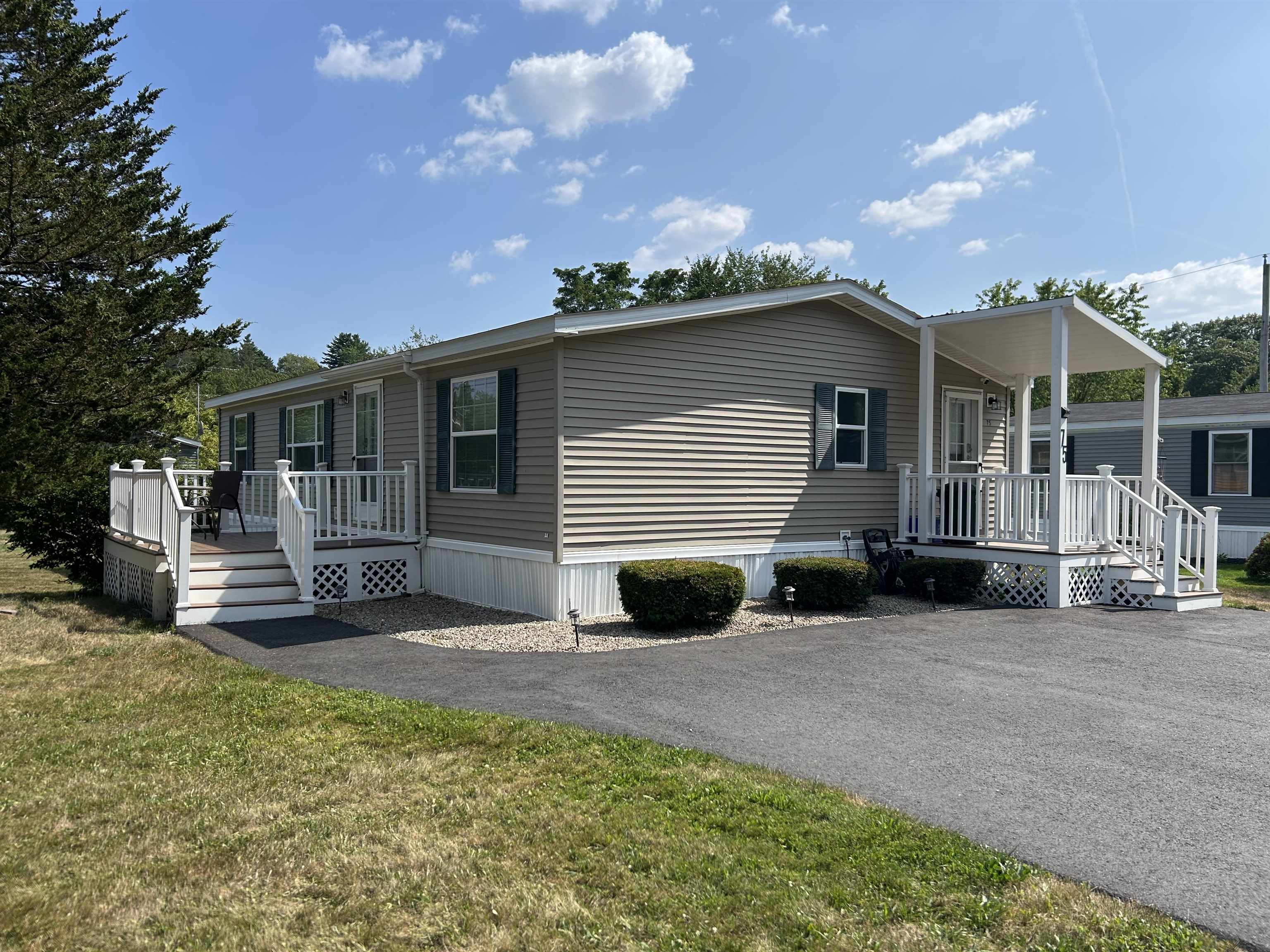 75 Hilton Avenue Exeter, NH 03833 - Photo 2 of 18