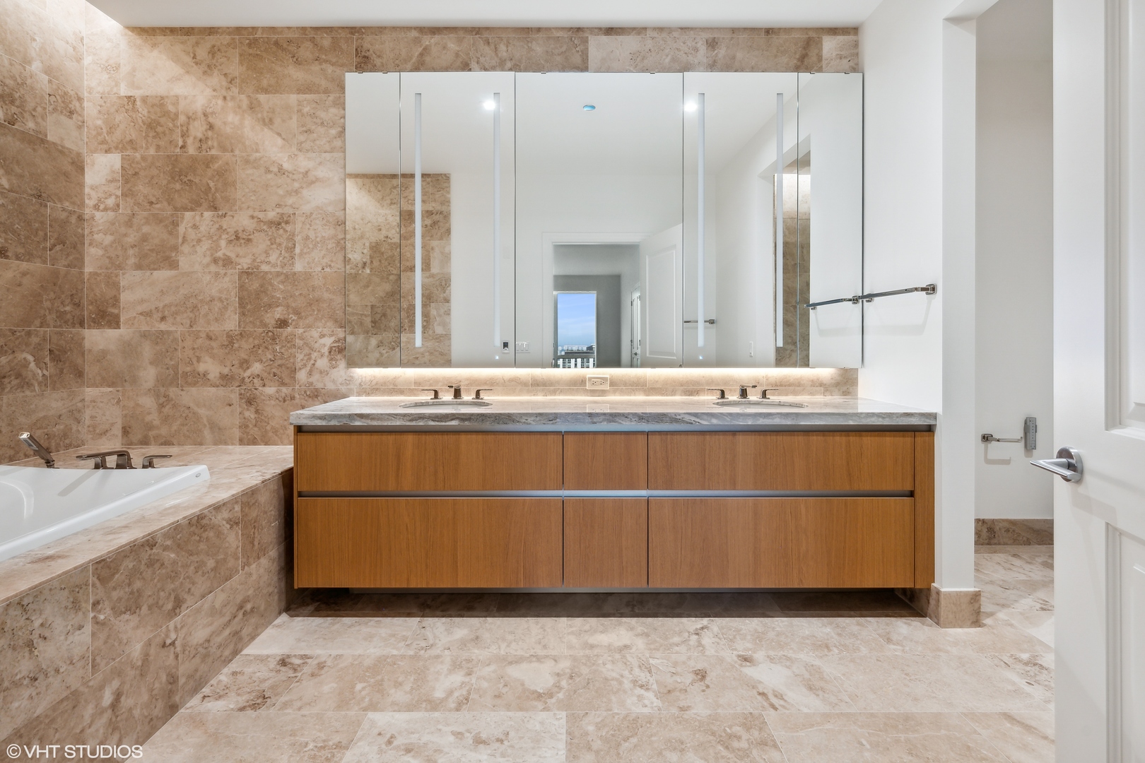 363 East Wacker Drive, Unit 2709 Chicago, IL 60601 - Photo 10 of 25 a bathroom with a tub a sink and a mirror