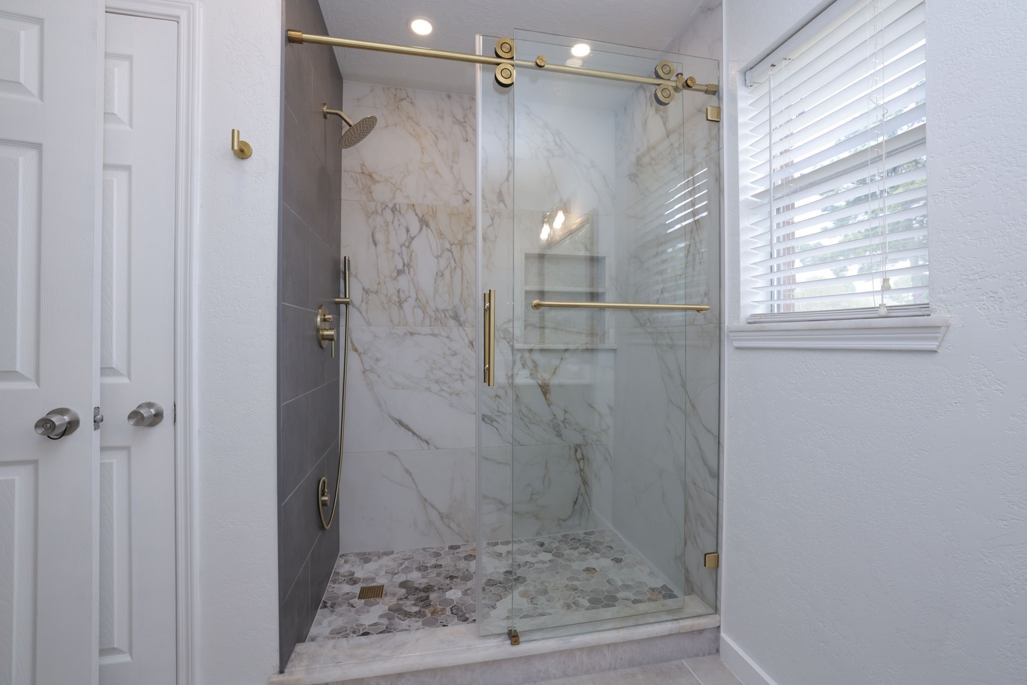 3803 Oaklace Drive Spring, TX 77389 - Photo 26 of 36 a bathroom with a shower