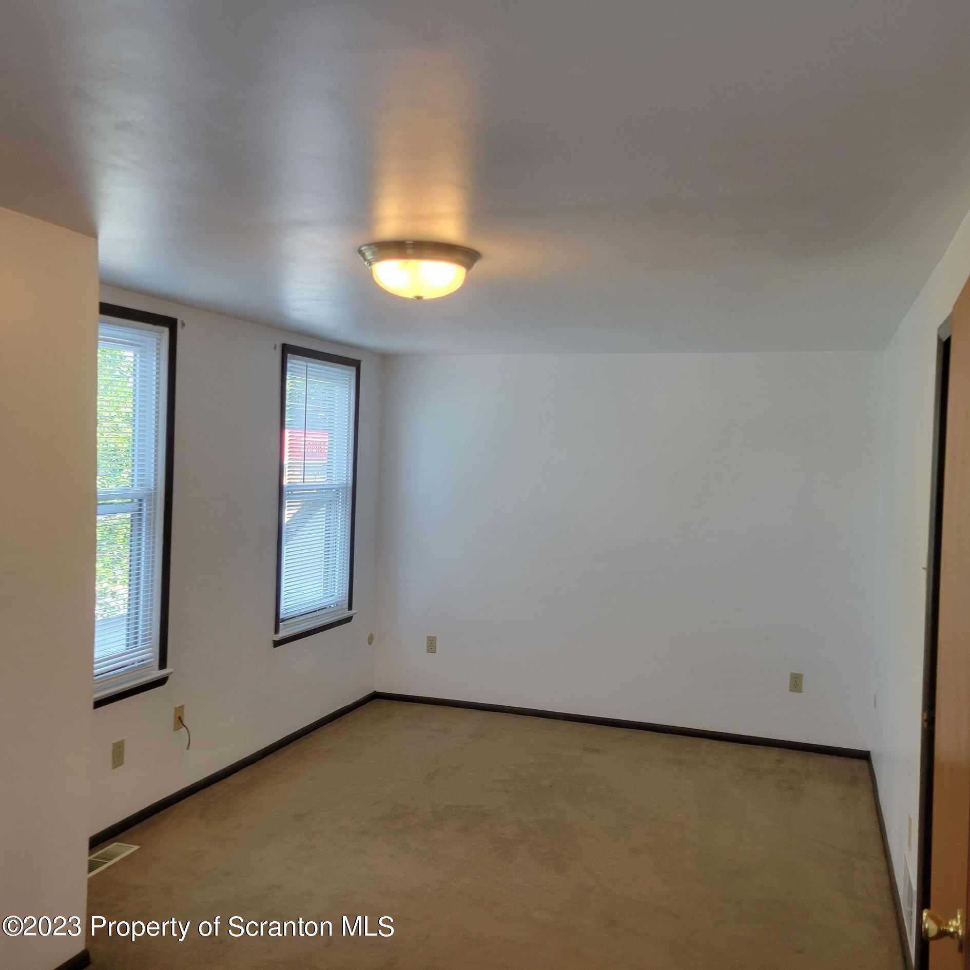 648 Prescott Avenue Scranton, PA 18510 - Photo 15 of 25 an empty room with a window