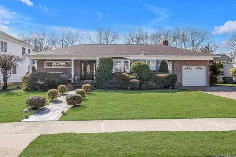 $1,250,000 | 40 Vassar Street, Garden City, NY 11530