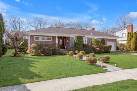 $1,250,000 | 40 Vassar Street, Garden City, NY 11530