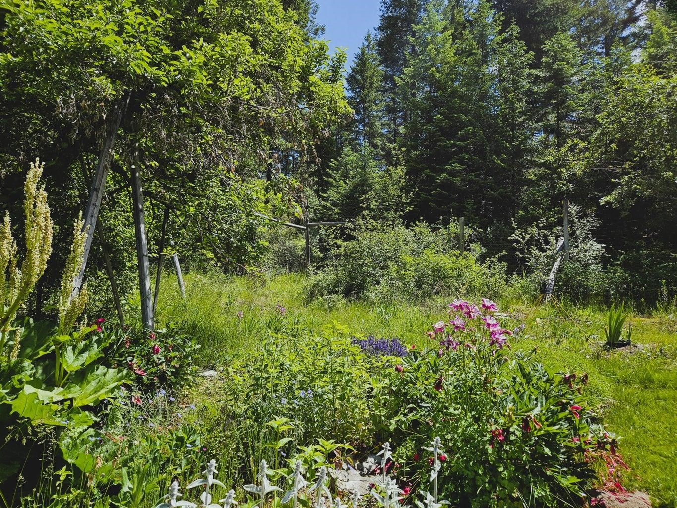 1407 Old CC Road Colville, WA 99114 - Photo 15 of 47