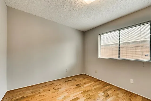 a view of empty room with window