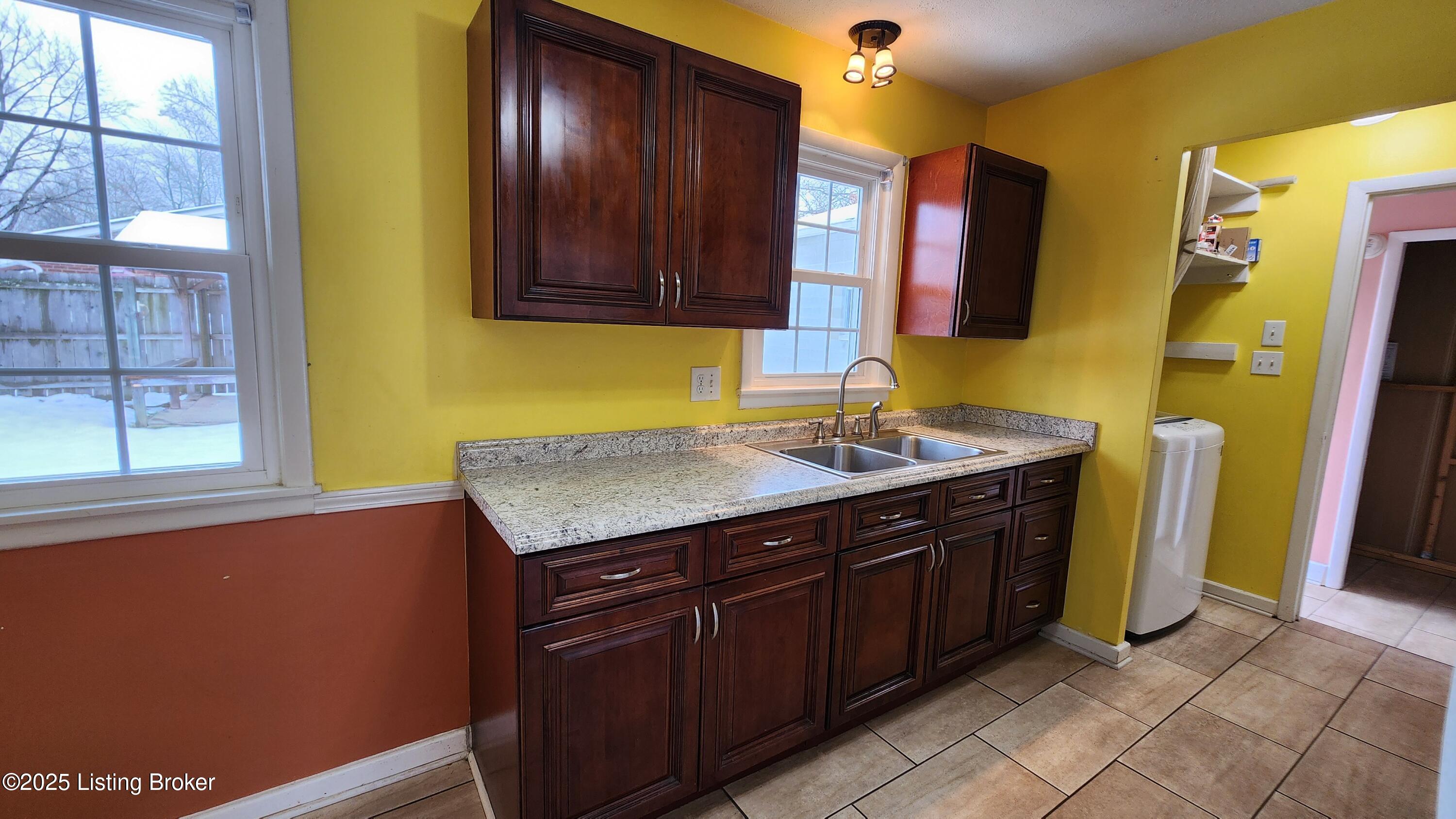 7501 Rutledge Road Louisville, KY 40258 - Photo 12 of 25 12