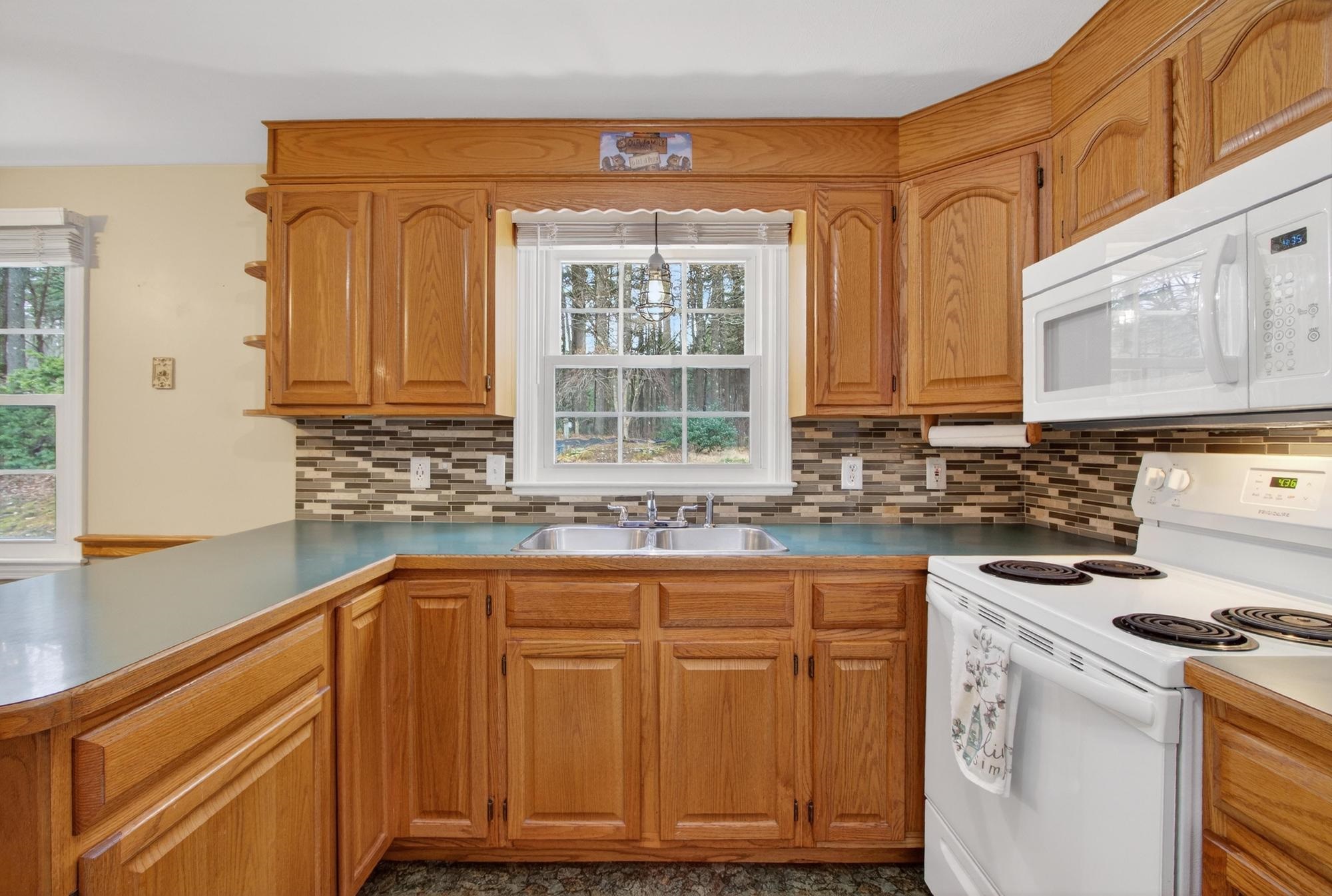 36 Bedford Road Merrimack, NH 03054 - Photo 6 of 30