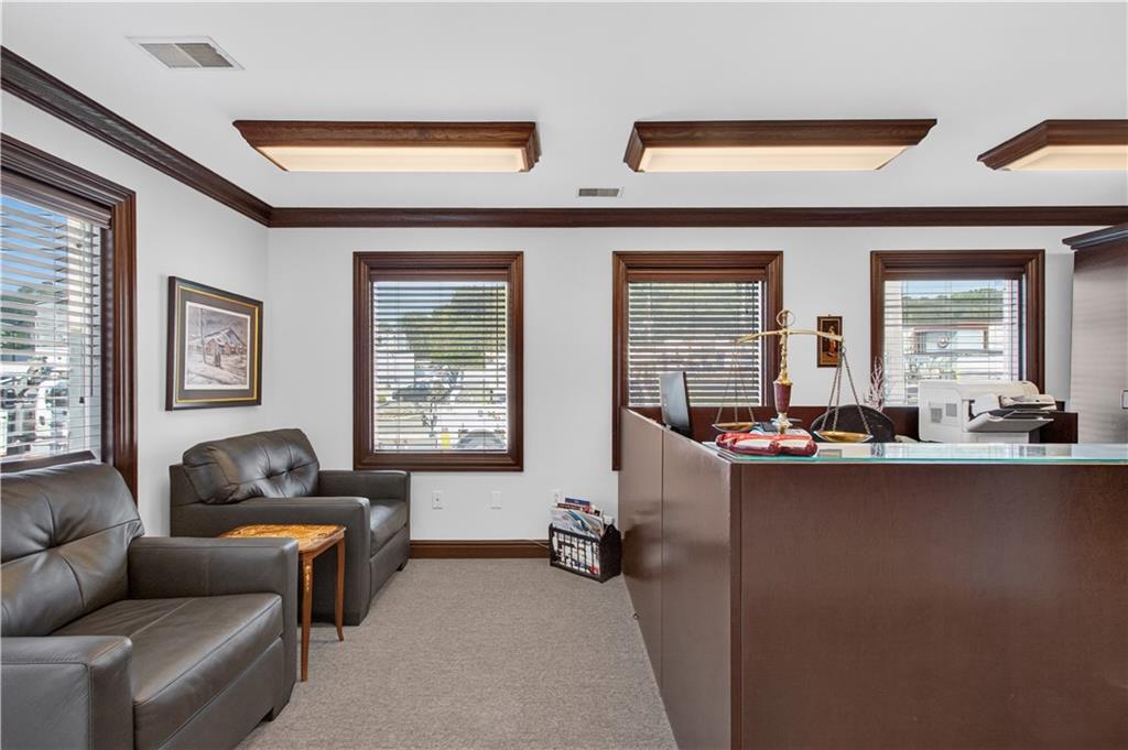 7240 McKnight Road Pittsburgh, PA 15237 - Photo 7 of 30 SITTING AREA