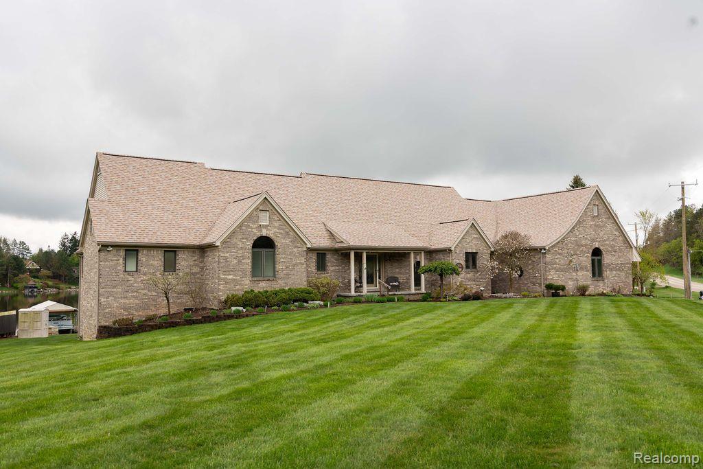 2833 Bullock Road Metamora, MI 48455 - Photo 3 of 34