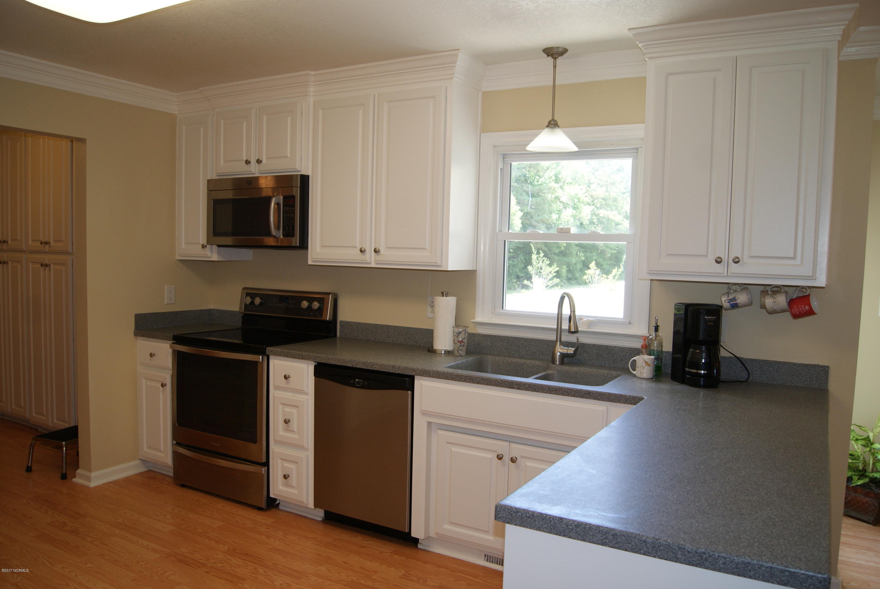 530 Spring Garden Road New Bern, NC 28562 - Photo 18 of 64 Stainless Steel Appliances