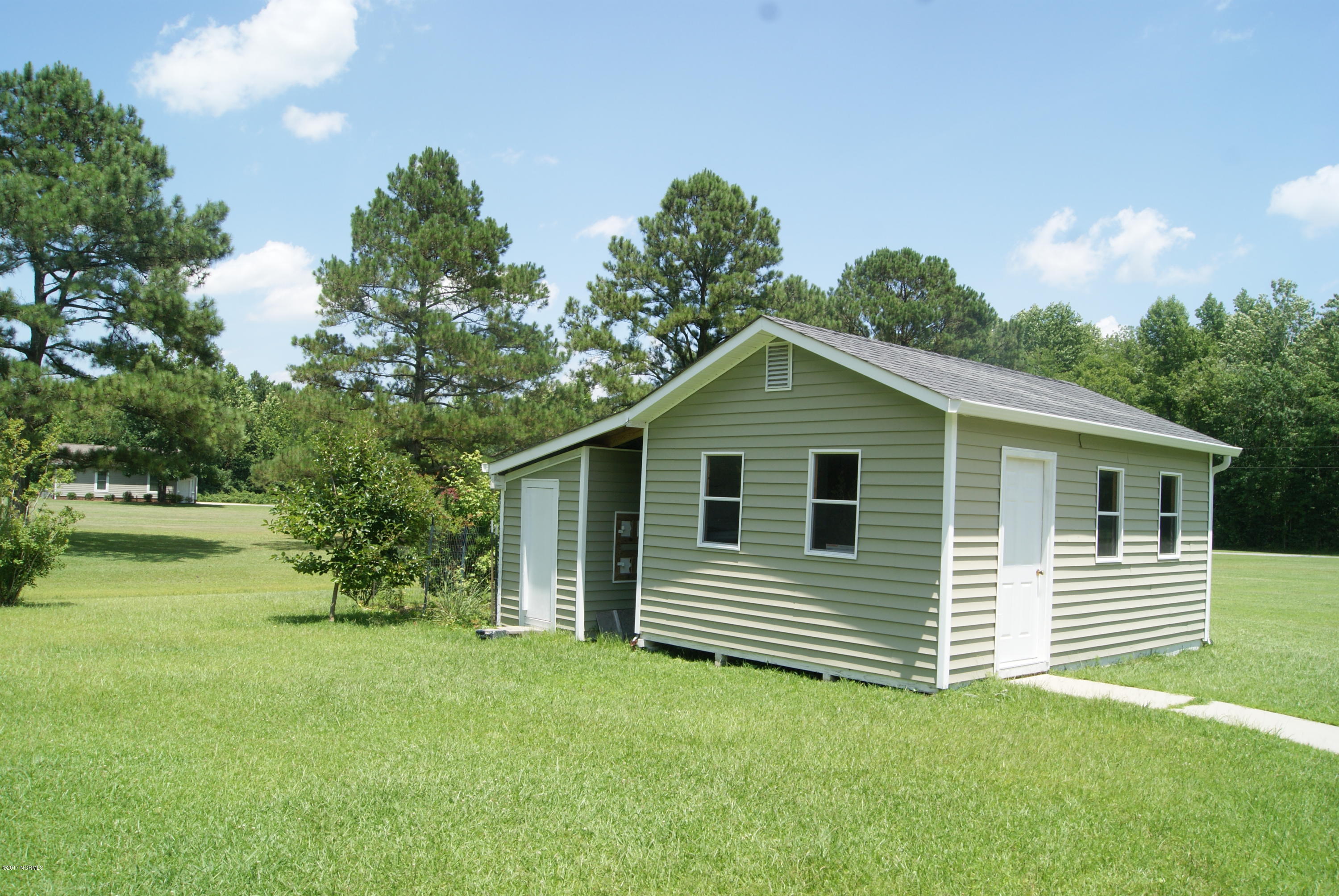 530 Spring Garden Road New Bern, NC 28562 - Photo 6 of 64 Small workshop with electric and Water