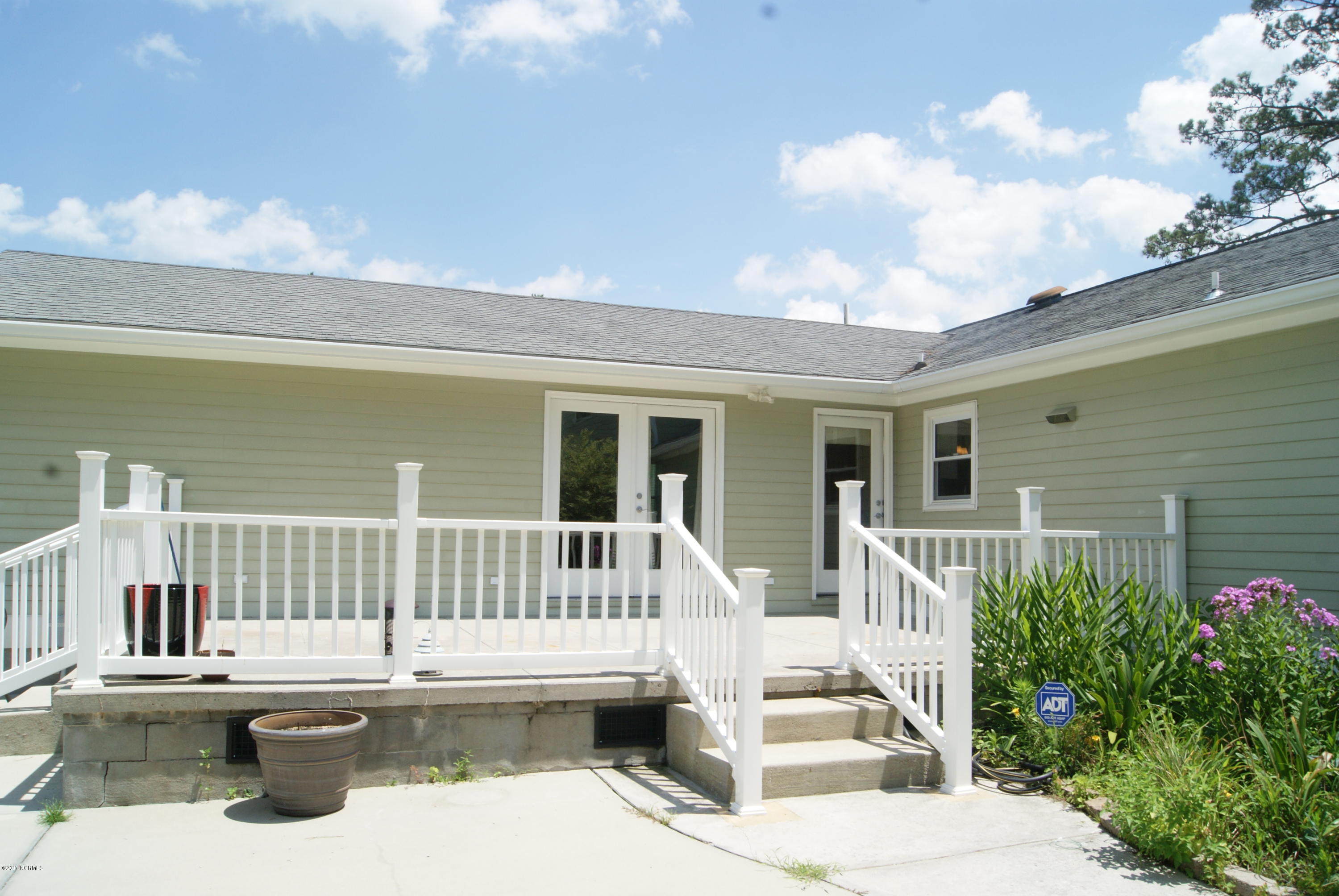 530 Spring Garden Road New Bern, NC 28562 - Photo 7 of 64 Large Rear Deck