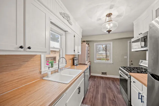 $375,000 | 548 Doris Avenue, Shoreview, MN 55126