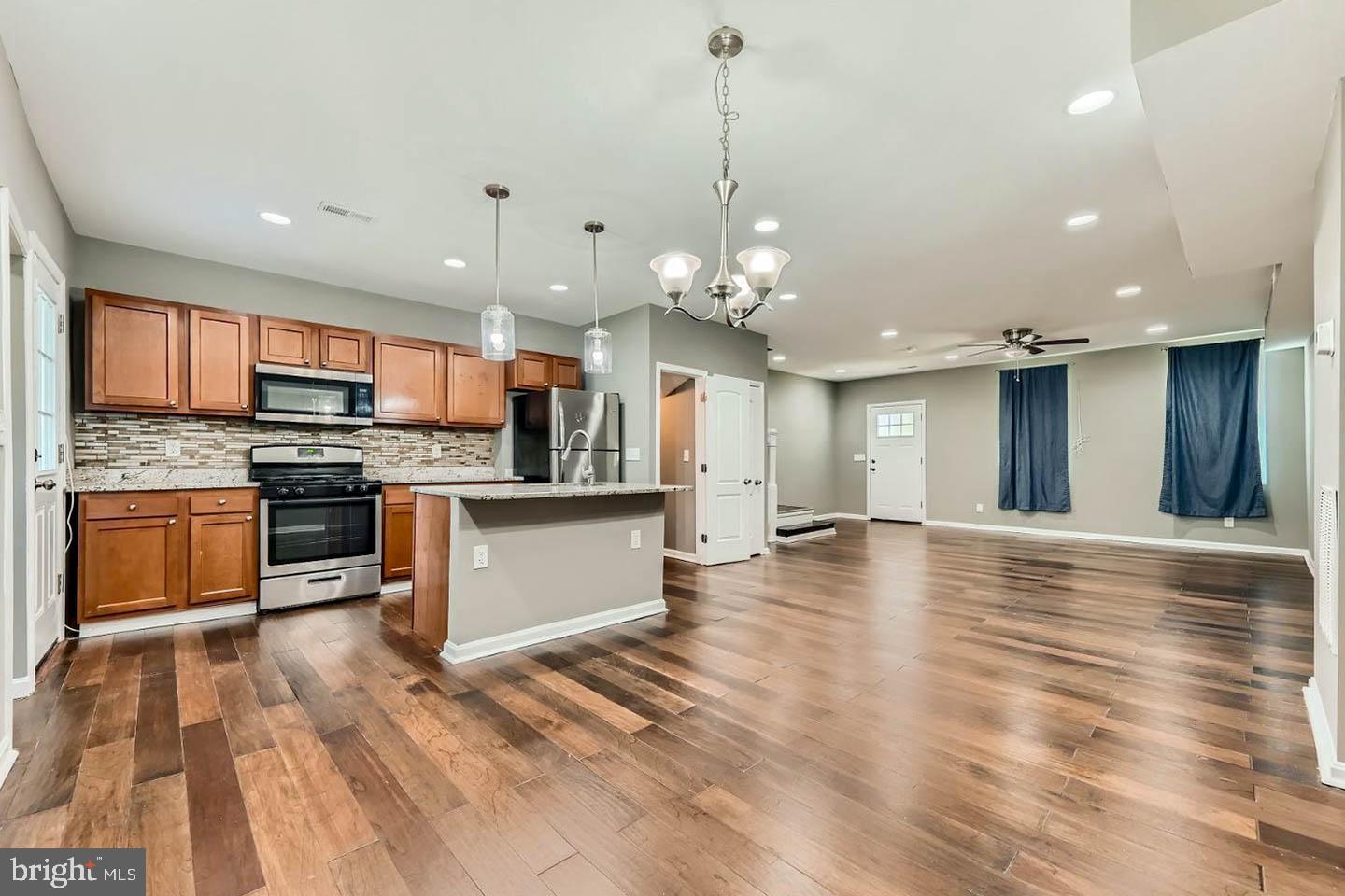 3927 Boarman Avenue Baltimore, MD 21215 - Photo 8 of 31