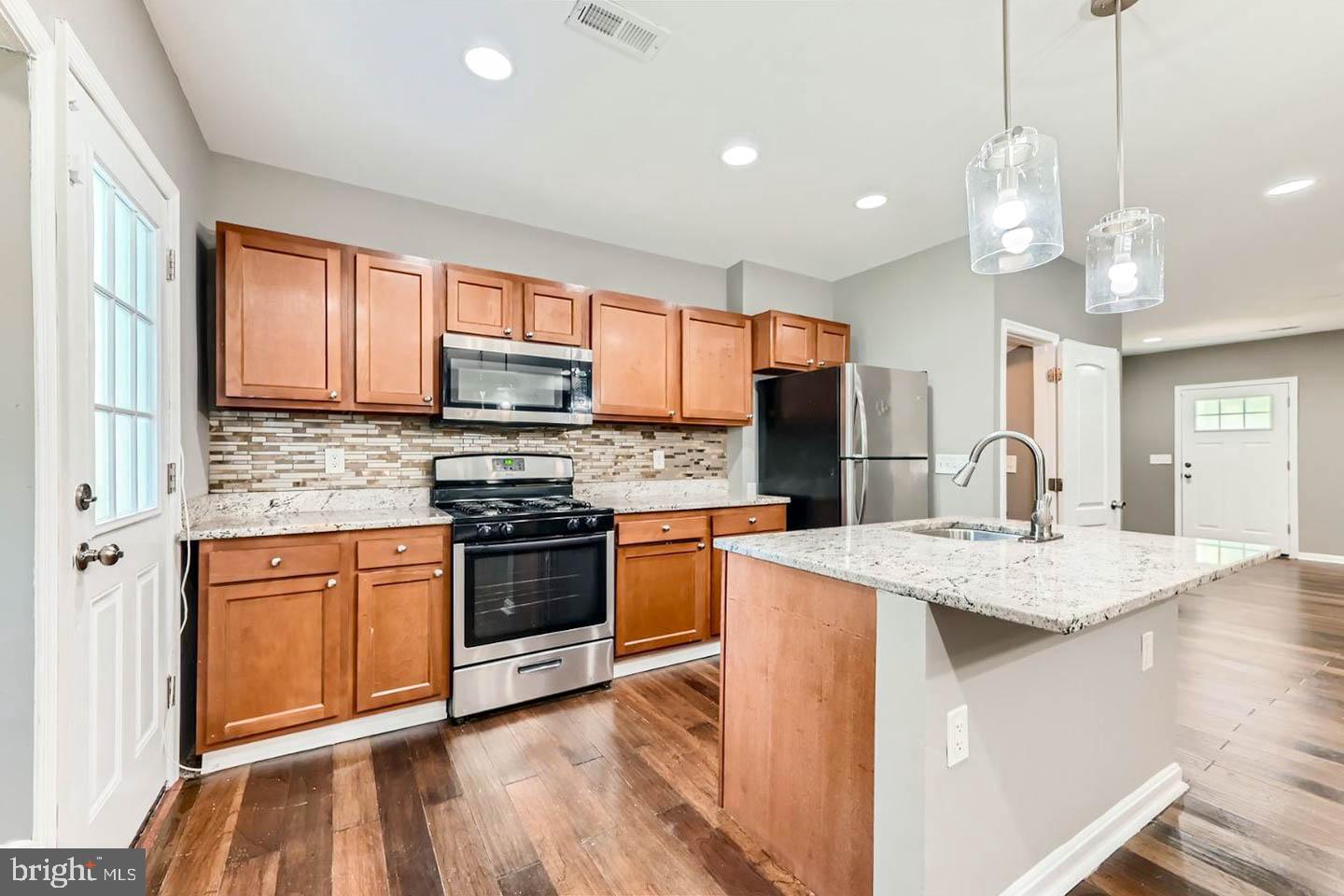 3927 Boarman Avenue Baltimore, MD 21215 - Photo 10 of 31