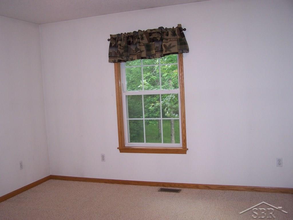2595 West Seidlers Road Midland, MI 48642 - Photo 11 of 22 31247153-10.JPG