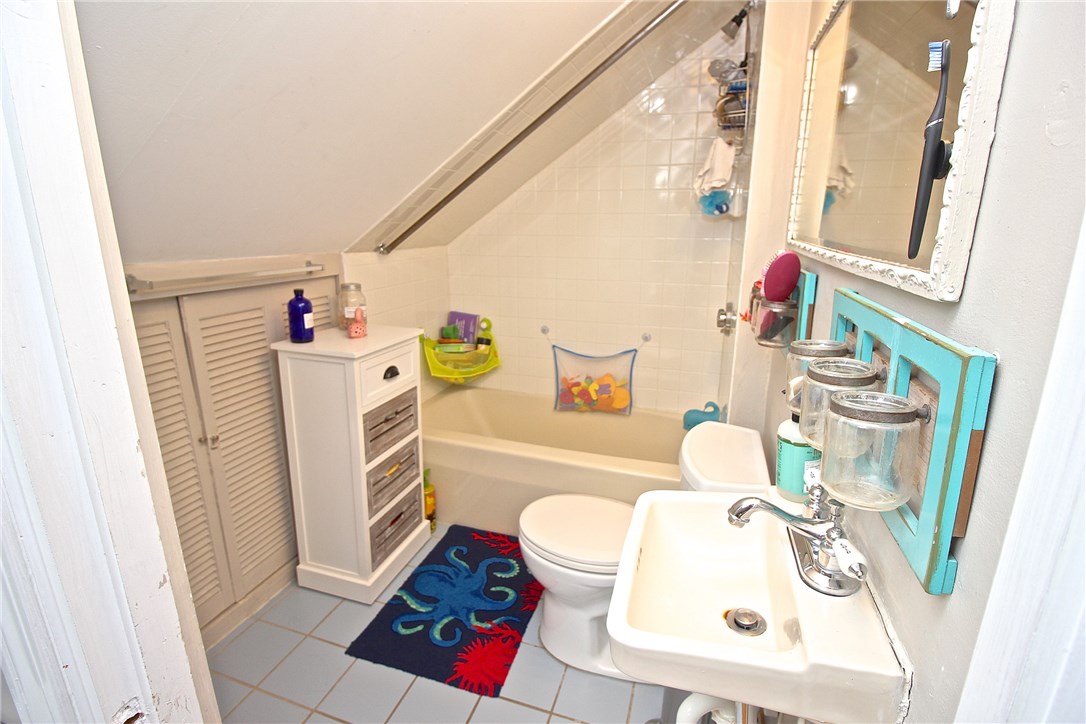 13 Bliss Road Newport, RI 02840 - Photo 26 of 41