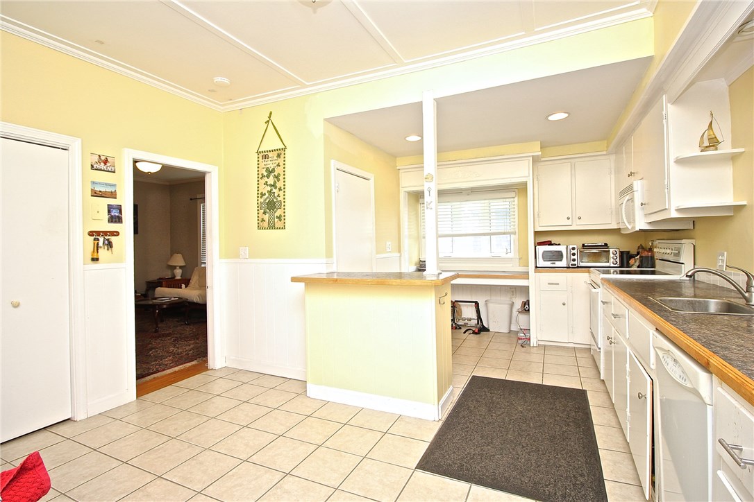 13 Bliss Road Newport, RI 02840 - Photo 33 of 41