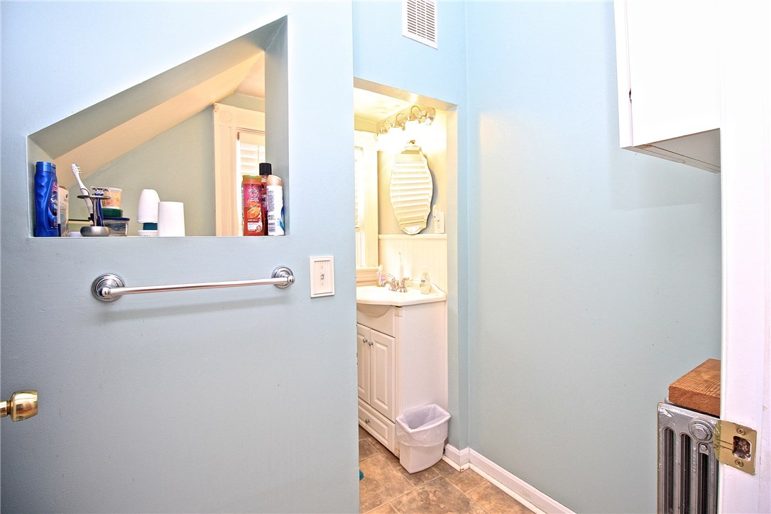 13 Bliss Road Newport, RI 02840 - Photo 38 of 41