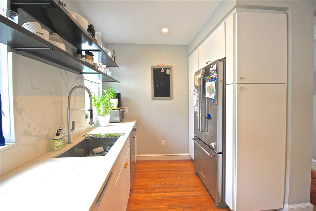 13 Bliss Road Newport, RI 02840 - Photo 6 of 41